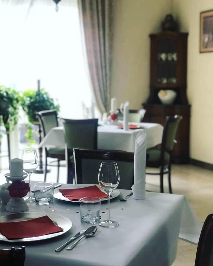 Hotel Mateo Stopnica Bagian luar foto