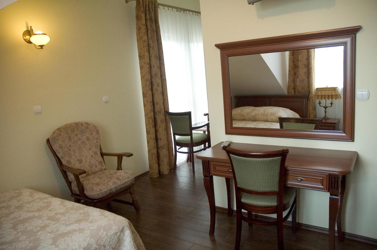 Hotel Mateo Stopnica Bagian luar foto